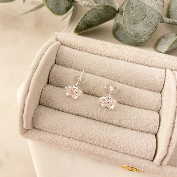 925 Sterling Silver Tiny Cherry Blossom Stud Earrings Tiny Flower Studs - Picture 3 of 4